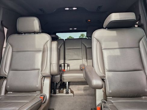 Used 2021 GMC Yukon XL Denali w/ Denali Premium Package RWD image 31