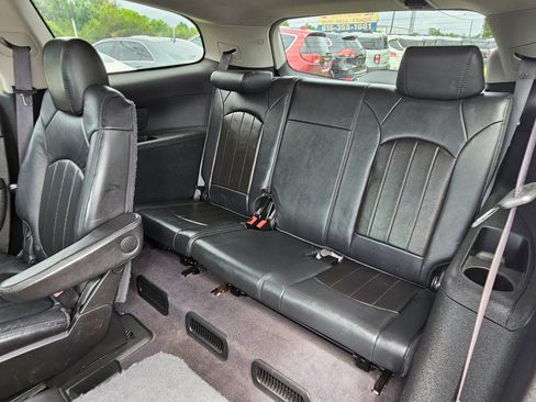Used 2010 Buick Enclave CXL FWD image 5
