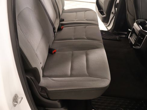 Used 2019 RAM 1500 Big Horn AWD/4WD image 14