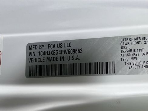 Used 2023 Jeep Wrangler Unlimited Sahara image 31