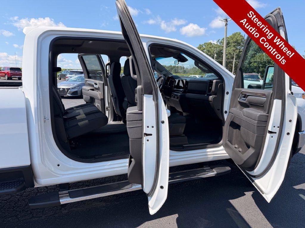 Used 2025 Chevrolet Silverado 2500 LT AWD/4WD image 37