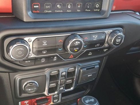 Used 2022 Jeep Wrangler Unlimited Rubicon AWD/4WD image 15