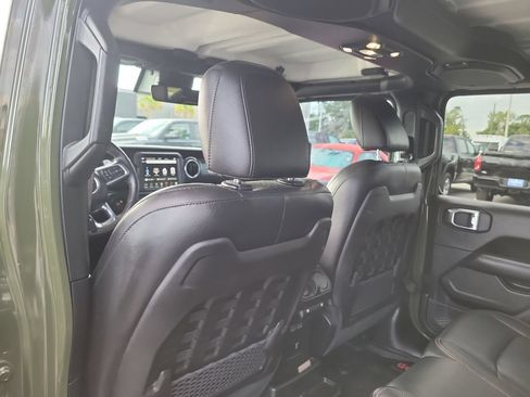 Used 2022 Jeep Wrangler Unlimited Rubicon w/ Trailer Tow Package AWD/4WD image 12