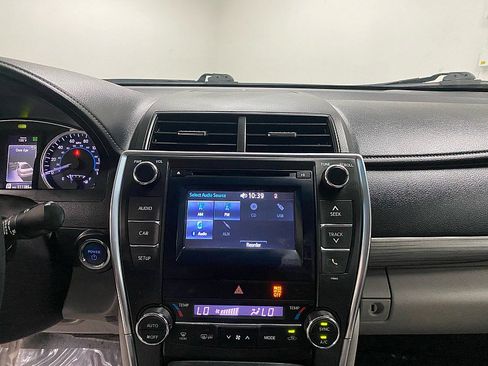 Used 2015 Toyota Camry LE image 26
