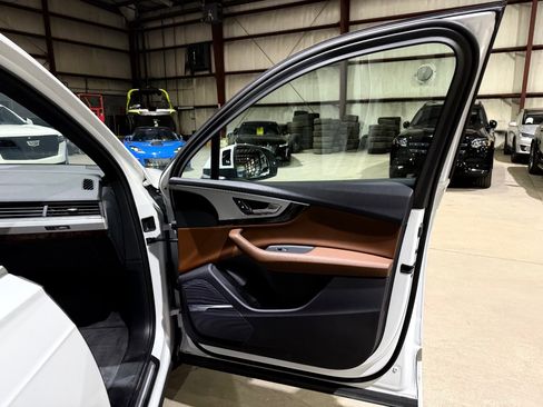 Used 2019 Audi Q7 2.0T Premium Plus AWD/4WD image 24