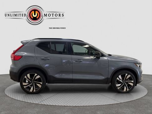 Used 2023 Volvo XC40 B5 Plus w/ Climate Package AWD/4WD image 2