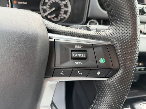 Used 2025 Mitsubishi Outlander SE image 18