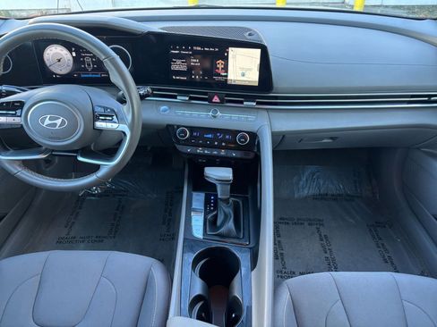 Used 2025 Hyundai Elantra SEL image 30