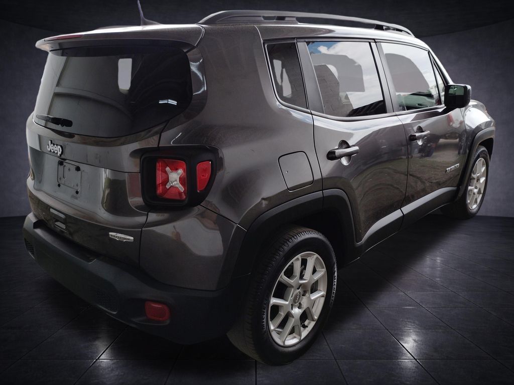 Used 2019 Jeep Renegade Latitude w/ UConnect 8.4 Nav Group FWD image 5