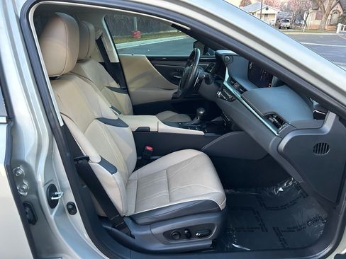 Used 2021 Lexus ES 300h Ultra Luxury image 29