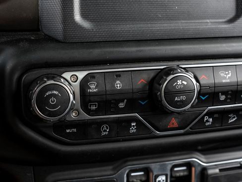 Used 2021 Jeep Wrangler Unlimited Sport image 32