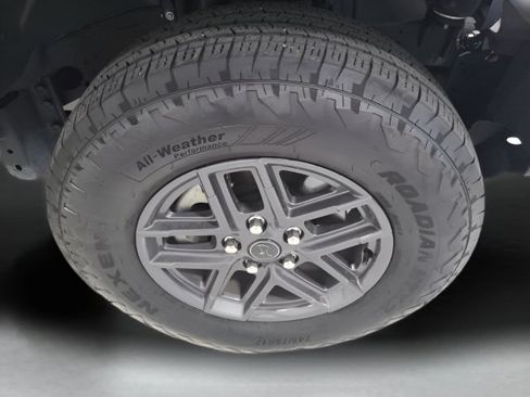 Used 2025 Jeep Wrangler Sport AWD/4WD image 9