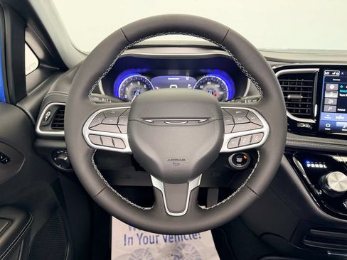 New 2027 Chrysler Pacifica Select AWD/4WD image 17