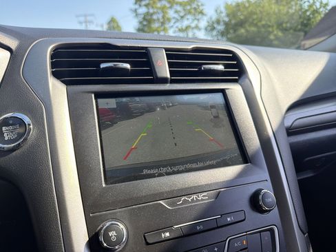Used 2020 Ford Fusion SE FWD image 33