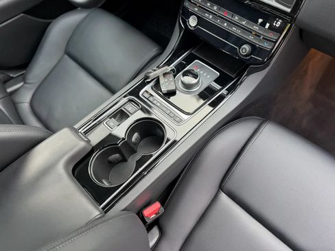 Used 2017 Jaguar XE Premium AWD/4WD image 37