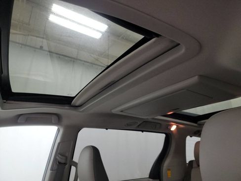 Used 2014 Toyota Sienna XLE image 10