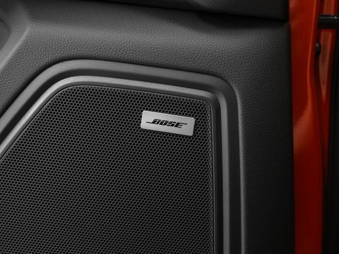 Certified 2025 Porsche Macan AWD/4WD image 31