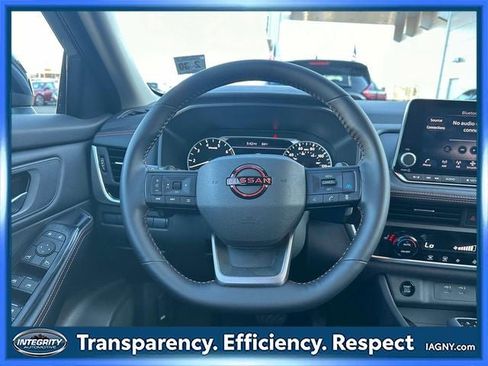 Used 2025 Nissan Rogue SV image 14