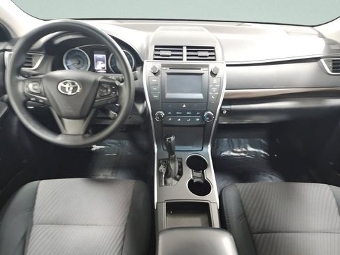 Used 2016 Toyota Camry LE image 2
