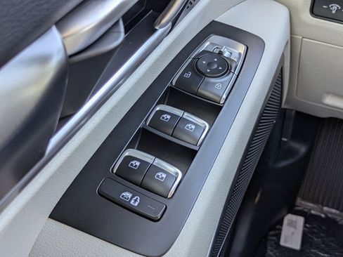 New 2025 Kia Telluride S image 32