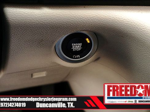 Used 2023 Chrysler Voyager LX image 35