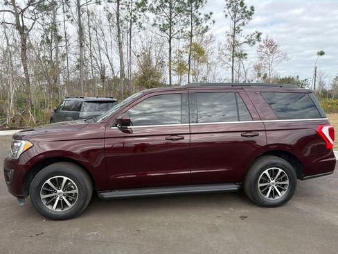 Used 2021 Ford Expedition XLT RWD image 2