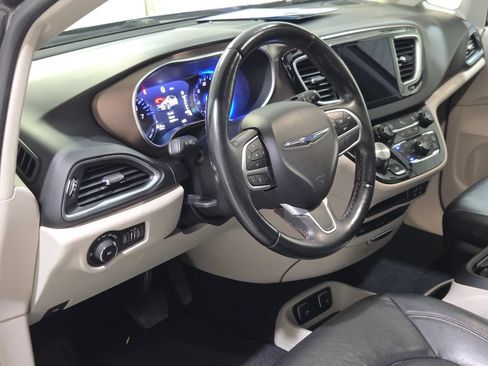 Certified 2018 Chrysler Pacifica Touring-L Plus FWD image 8