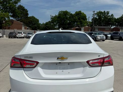 Used 2021 Chevrolet Malibu LT FWD image 5