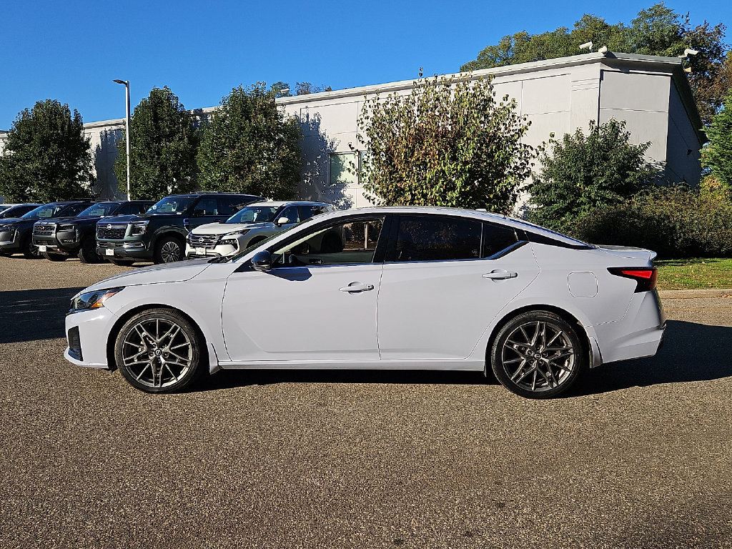 Certified 2023 Nissan Altima 2.0 SR FWD image 5