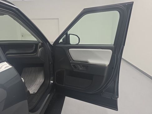 Used 2024 Rivian R1S Adventure AWD/4WD image 18