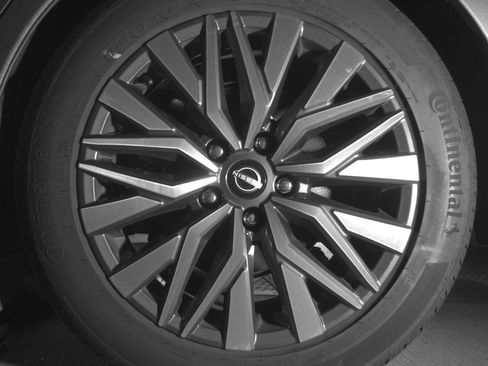 Used 2025 Nissan Altima 2.5 SV FWD image 14