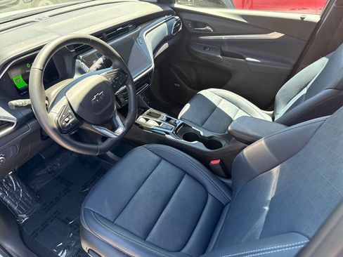 Used 2023 Chevrolet Bolt EUV Premier w/ Sun & Sound Package FWD image 9