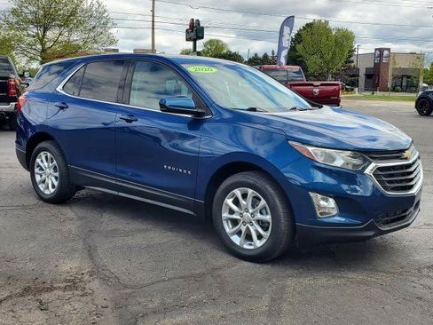 Used 2020 Chevrolet Equinox LT w/ Driver Convenience Package FWD image 2
