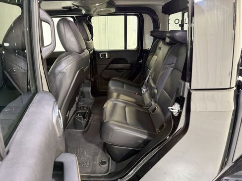 Used 2025 Jeep Gladiator Sport image 23