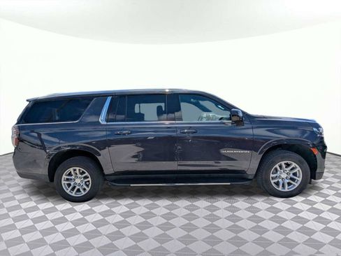 Used 2023 Chevrolet Suburban LT RWD image 2