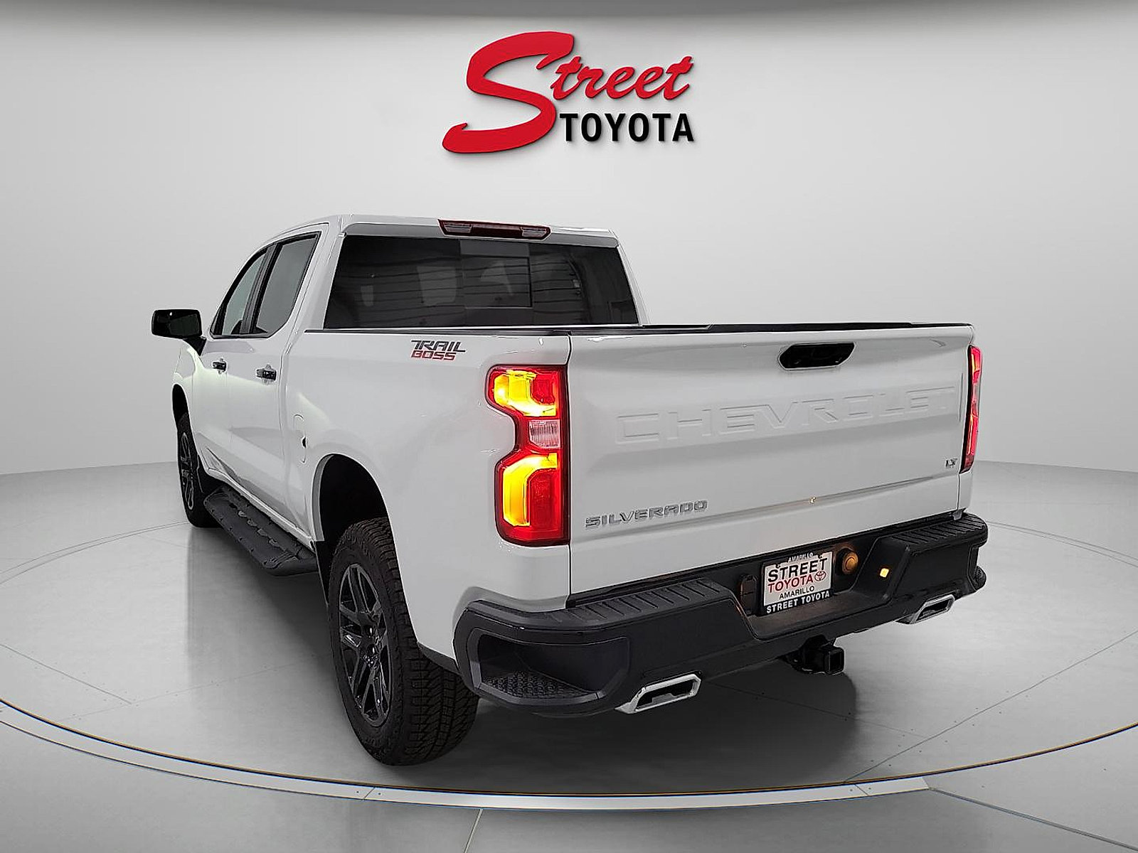 Used 2026 Chevrolet Silverado 1500 LT Trail Boss w/ Convenience Package II AWD/4WD image 2