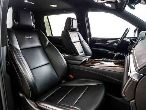 Used 2024 Cadillac Escalade ESV Luxury image 7