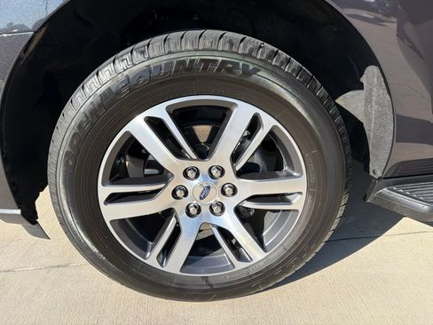 Used 2024 Ford Expedition XLT RWD image 12