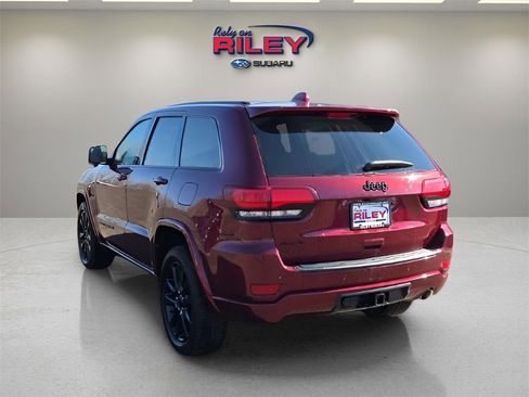 Used 2019 Jeep Grand Cherokee Altitude image 3