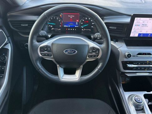 Used 2023 Ford Explorer XLT image 15