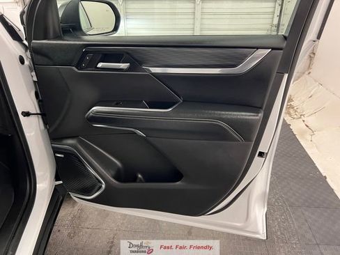 Used 2025 GMC Acadia Elevation image 43