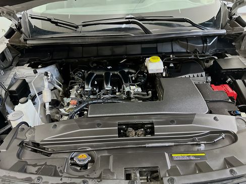 Used 2024 Nissan Pathfinder SV image 34