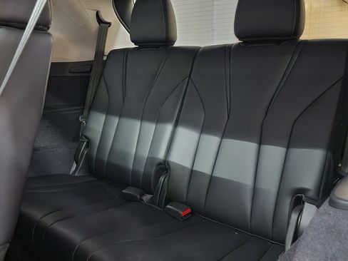 Used 2023 Acura MDX SH-AWD w/ Technology Package image 17