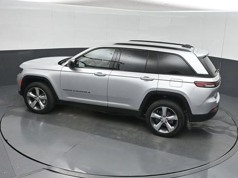 Used 2025 Jeep Grand Cherokee Limited w/ Black Appearance Package AWD/4WD image 48