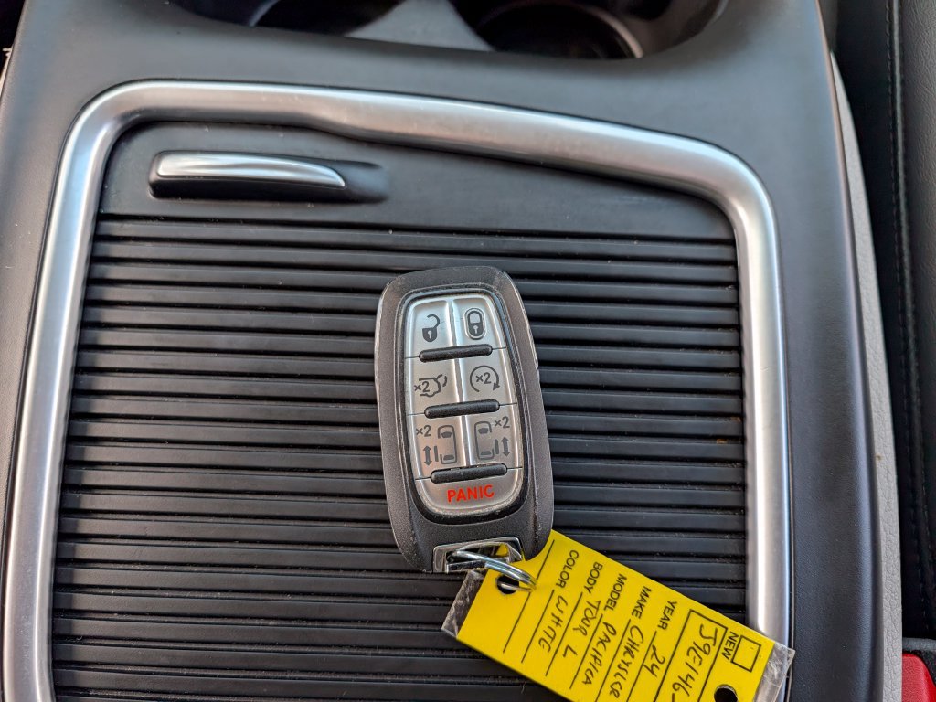 Used 2024 Chrysler Pacifica Touring-L FWD image 34