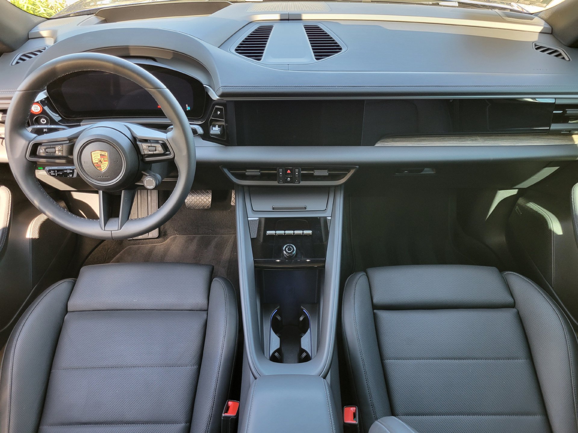 Certified 2024 Porsche Macan 4 Electric AWD/4WD image 12