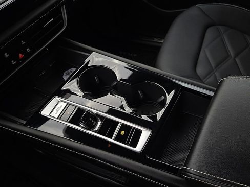 Used 2024 Volkswagen Atlas Cross Sport SE image 21