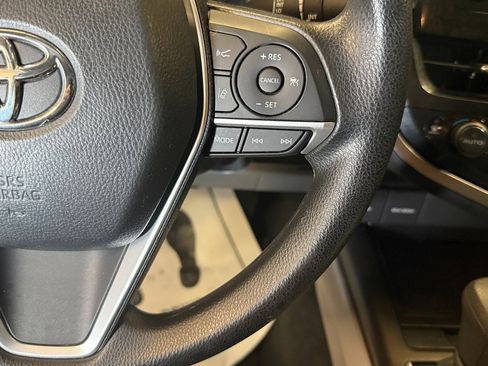 Used 2022 Toyota Camry LE image 10