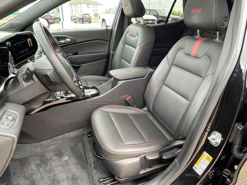 Used 2025 Chevrolet Trax RS w/ Sunroof Package FWD image 18