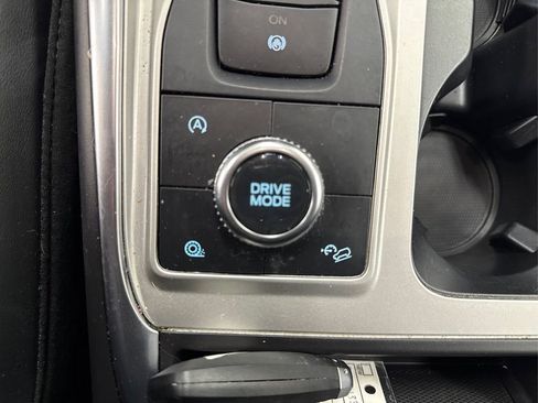 Used 2024 Ford Explorer XLT w/ Equipment Group 202A image 34